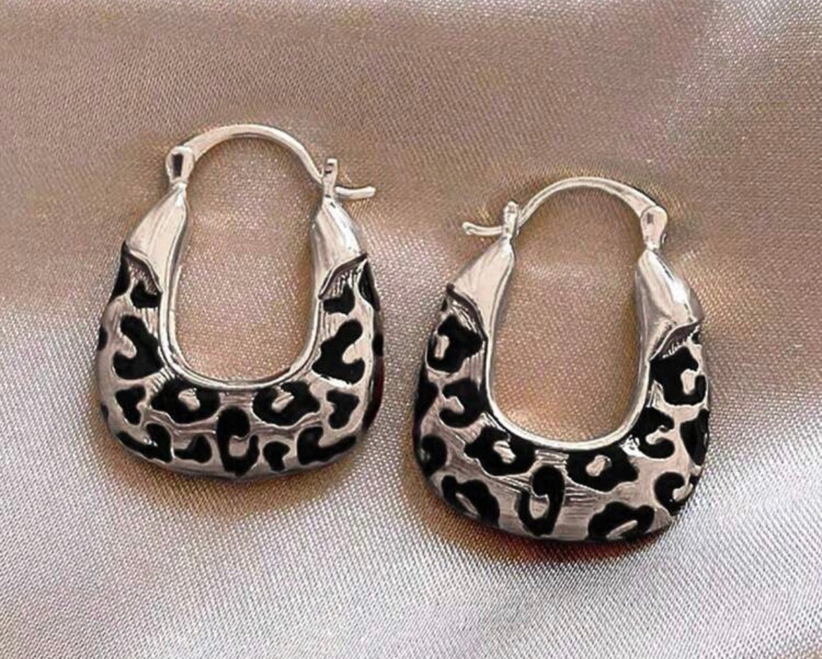 Leopard Clasp Earrings